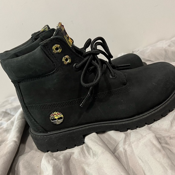Boys black suede Timberland boots, size 3. - Picture 7 of 11